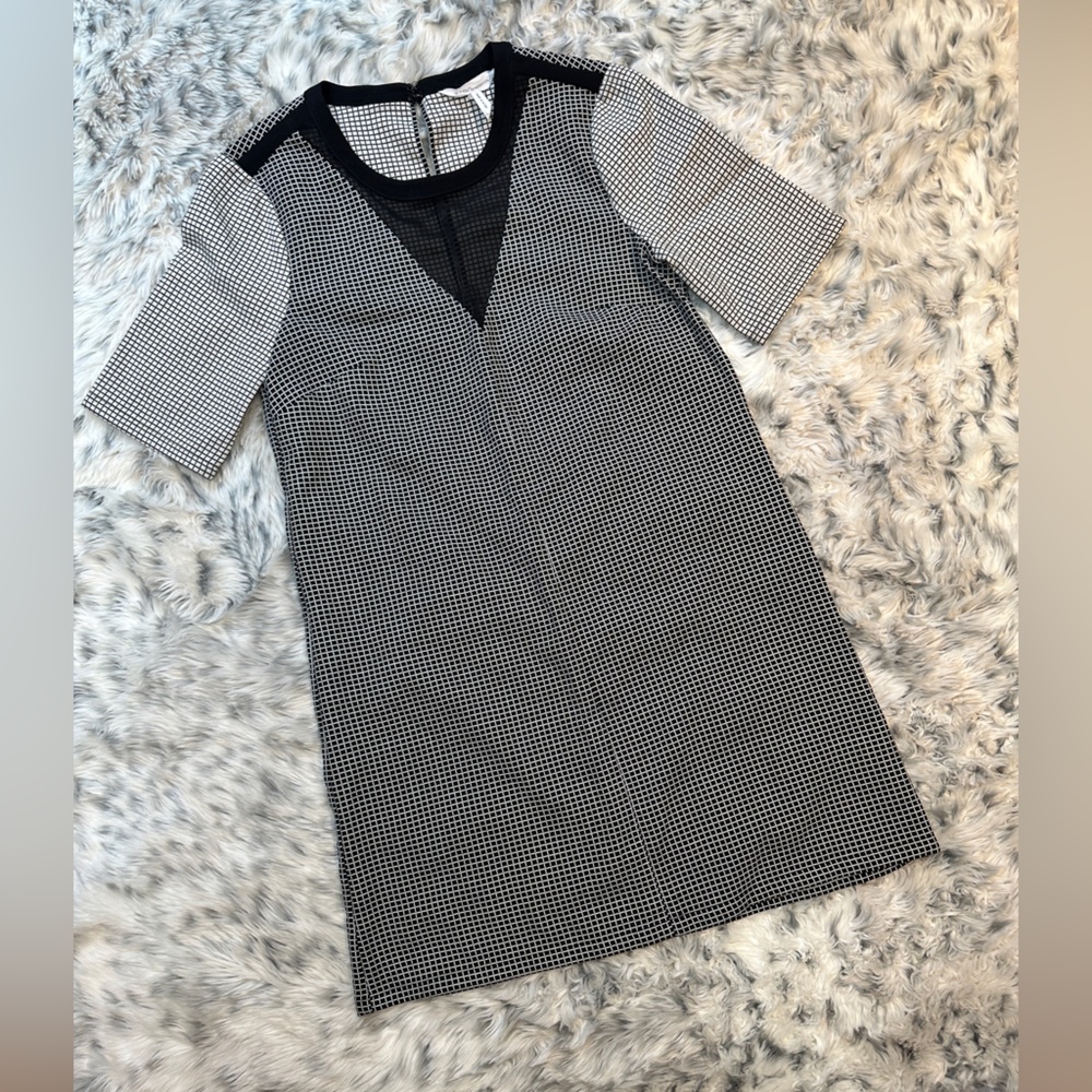 Black & White Shift Dress Short Sleeve Stripe Mod Style Crew Neck XS S NWOT BCBG